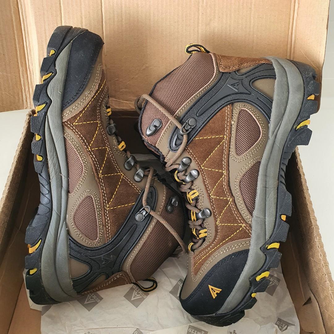 Humtto Boots Men s Fashion Footwear Boots on Carousell