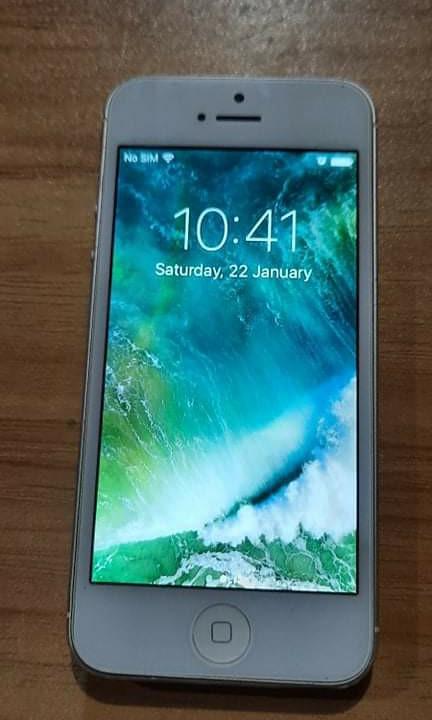 Iphone 5 (Category: Others) located in Navotas City. Submitted by manaymanay13 (Listing ID 1139294265, Image 3). Description: Selling spare phone only Smooth and Good Condition Dent only sign of usage RFS: Declutering.