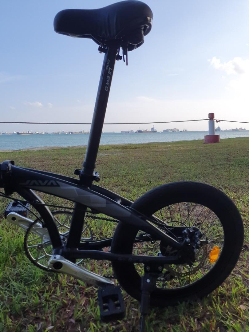 Java zelo foldable bicycle (Category: Bicycles) located in Singapore. Submitted by essentialstation (Listing ID 1139201636, Image 4). Description: java brand is design in italy 🇮🇹 java zelo upgraded Beautiful black frame with shiny sliver 1.Litepro carbon handle bar 2.Litepro carbon seat pole 3.Litepro Hollowtech 56 teeth crankset Smoother ride and reduce weight _________________________________________________________ Tyre and brake condition 