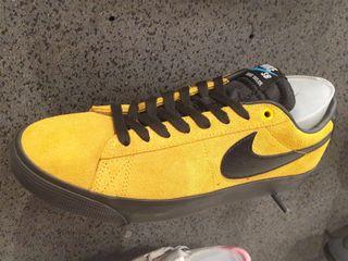 LF:Nike Sneakers yellow