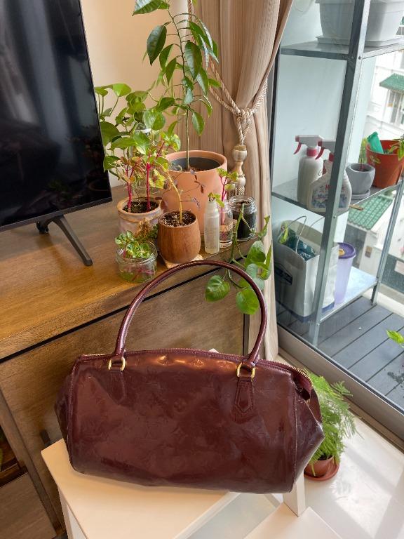 Louis vuitton patent leather sale shoulder bag