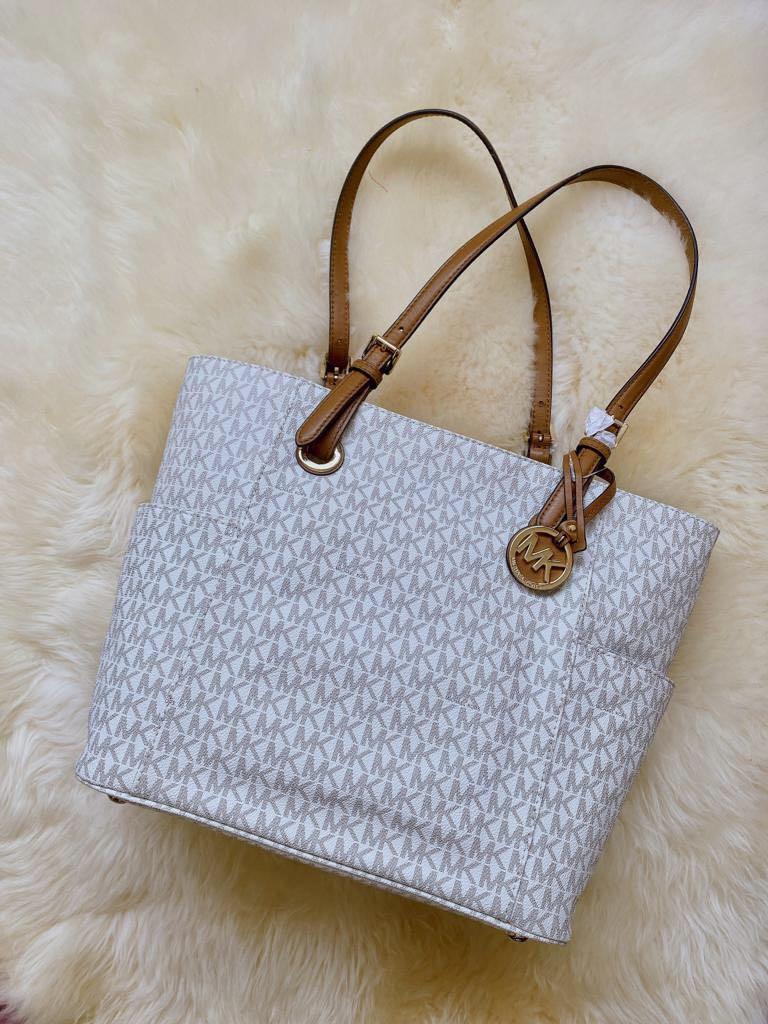 Michael kors ew signature tote 2025
