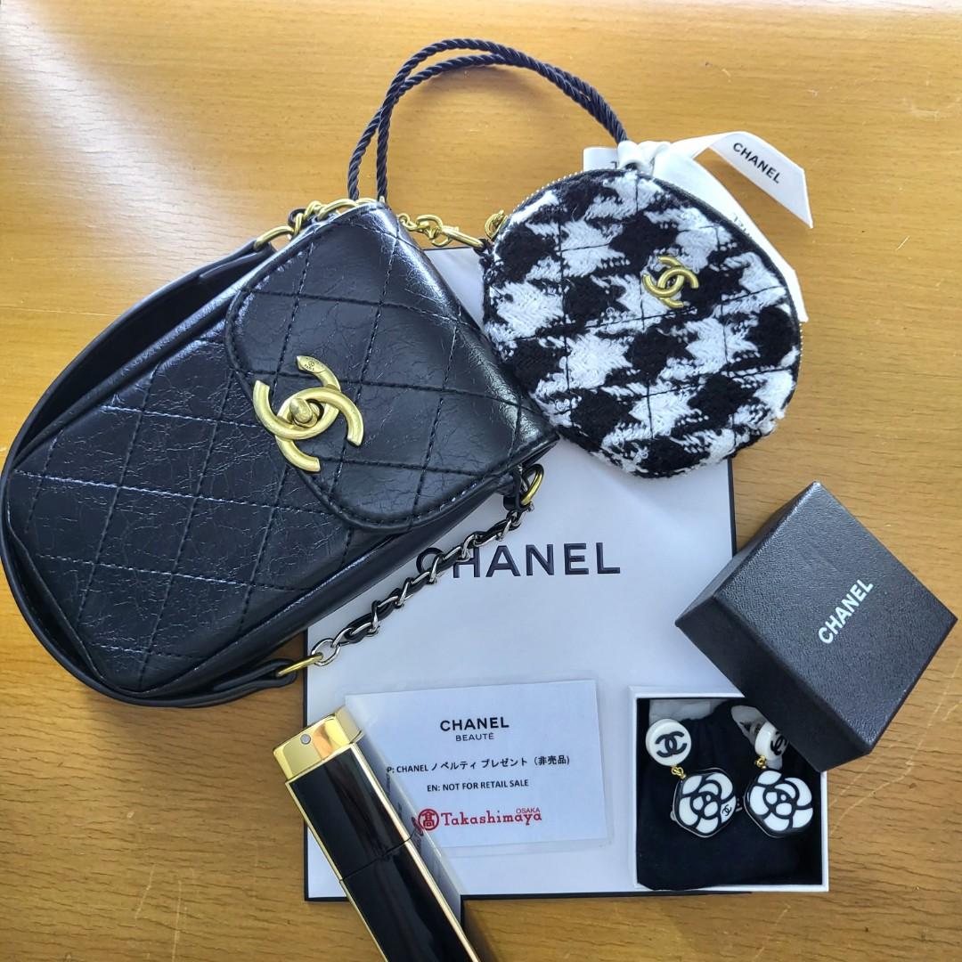 salaris beetje Alternatief mustgo Chanel Make Up Cosmetics bag, Women's Fashion, Bags & Wallets,  Purses & Pouches on Carousell