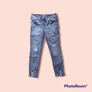 Ripped jeans size 28