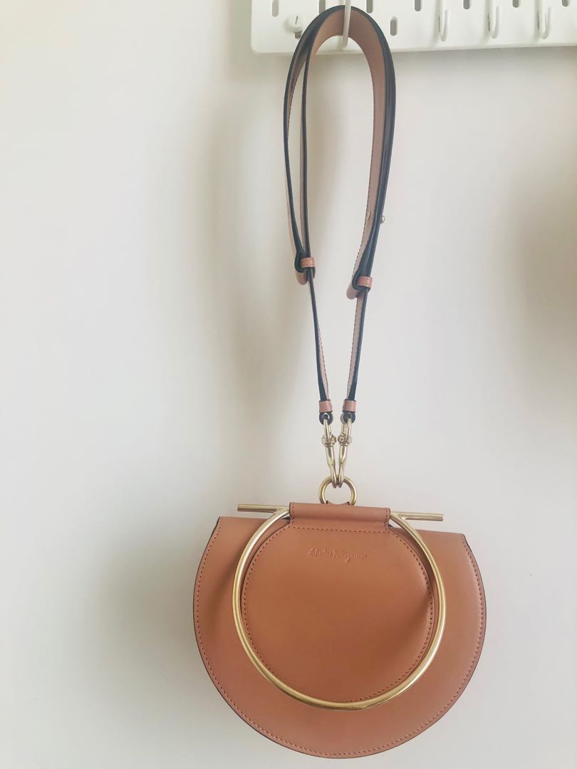 Ferragamo daphne bag clearance