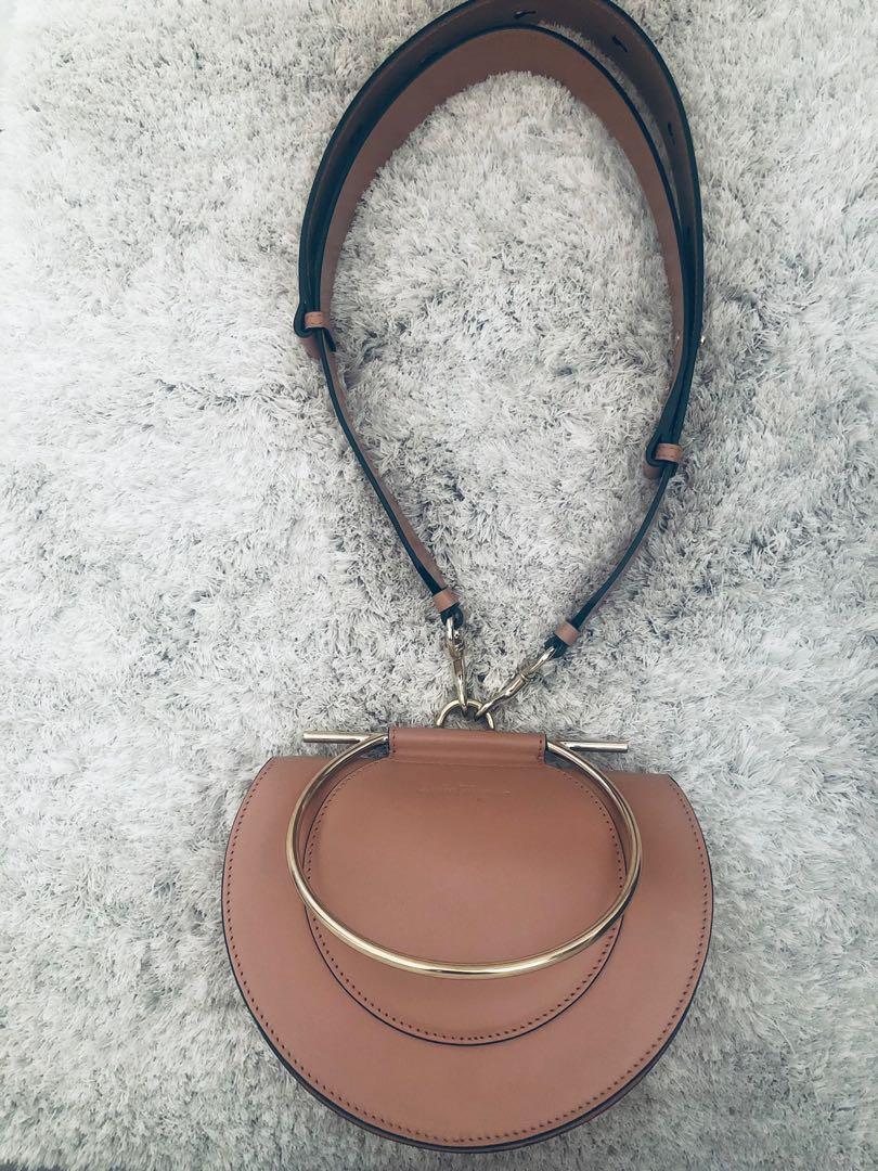 Salvatore ferragamo daphne best sale bag