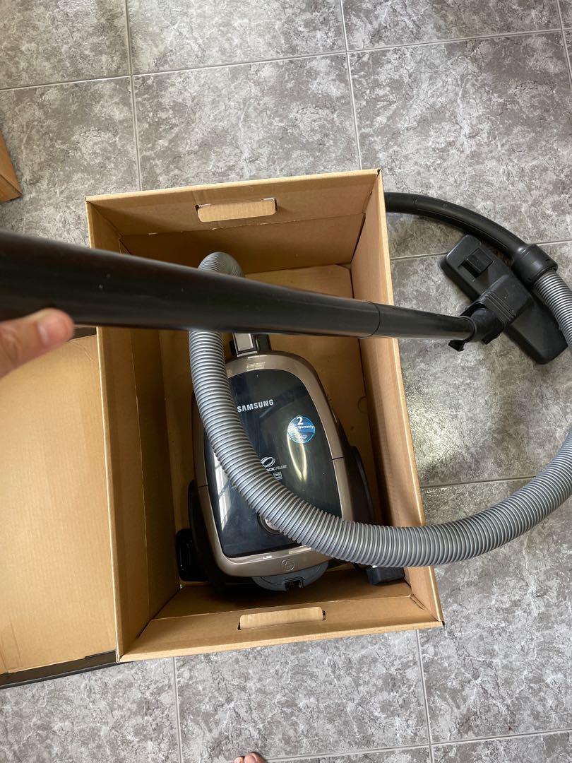 Samsung Vacuum Cleaner air track plus 1600W, TV & Home Appliances