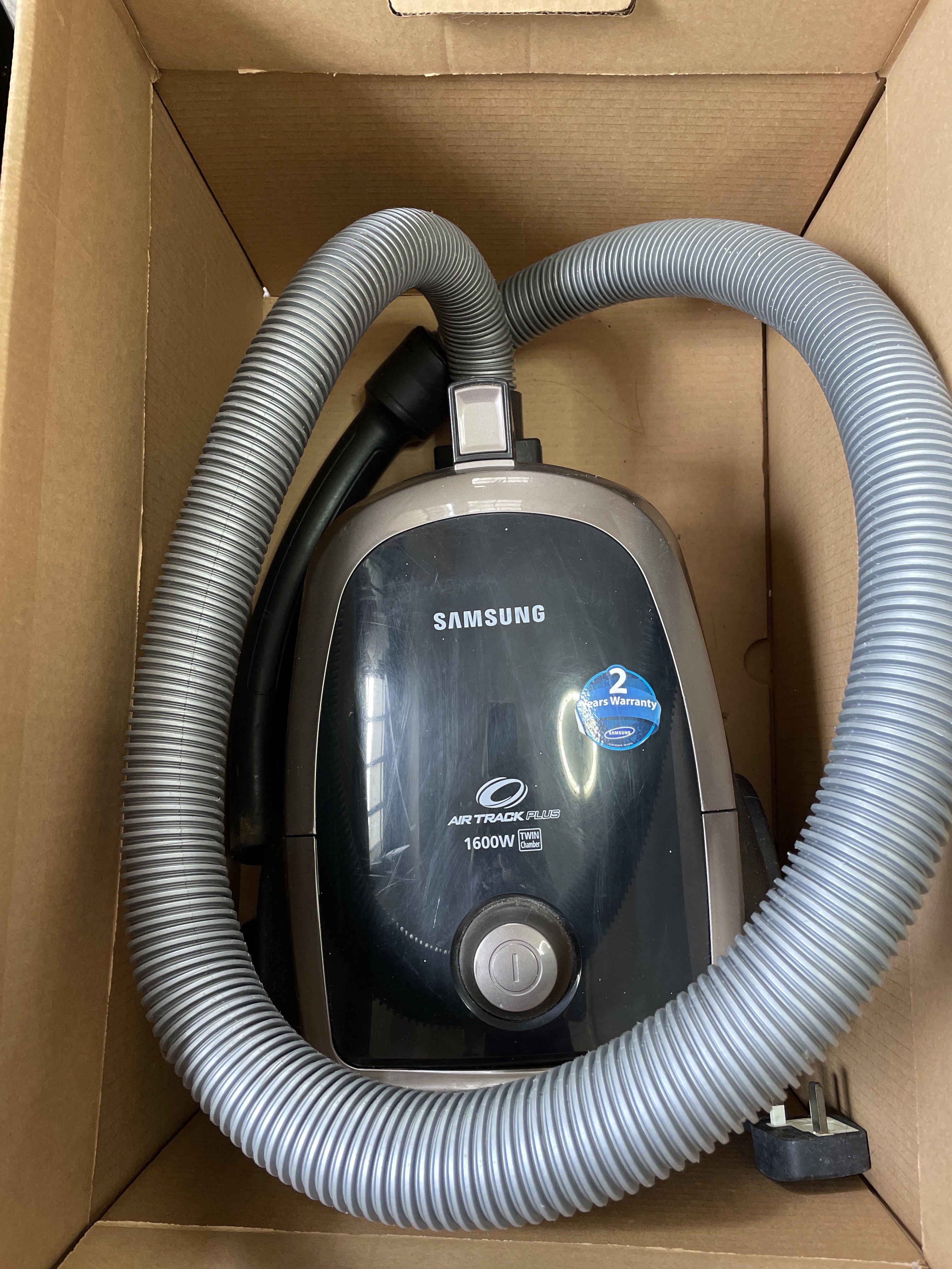 Samsung Vacuum Cleaner air track plus 1600W, TV & Home Appliances