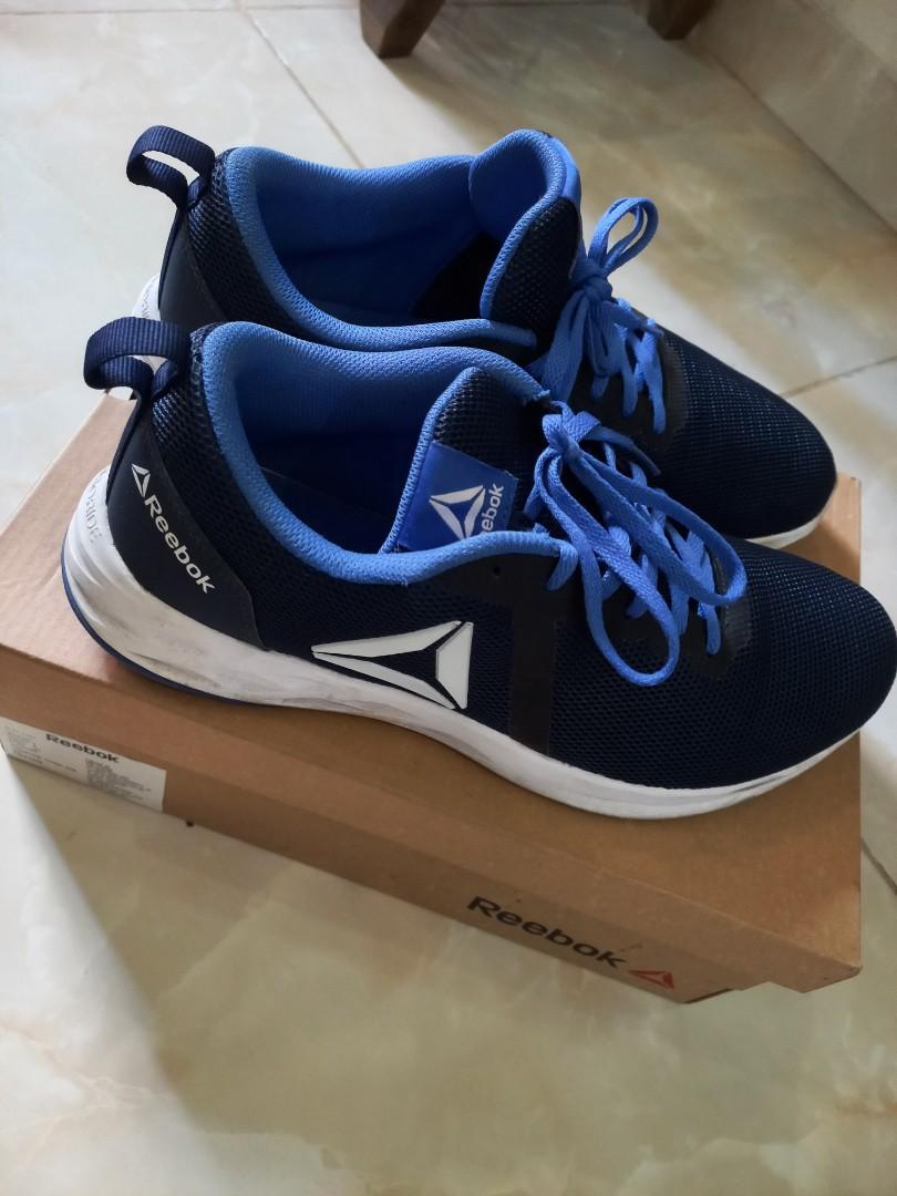 Sepatu Reebok astroride essential men 