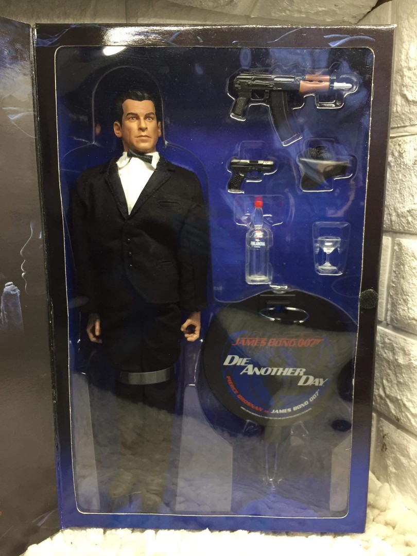 Sideshow Collectibles Die Another Day 007 Pierce Brosnan as James