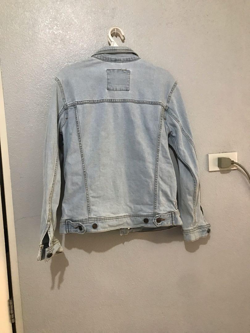 Size SMALL PULL AND BEAR STRETCH DENIM JACKET. 19.5 by 24.5 (Category: Coats, Jackets and Outerwear) located in Santa Maria. Submitted by jeshtine (Listing ID 1139251633, Image 2). Description: .