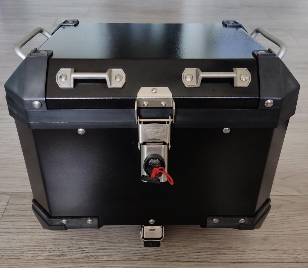 Top box (Category: Motorcycle Accessories) located in Singapore. Submitted by looksseesee (Listing ID 1139246421, Image 1). Description: like new... come with base plate (metal not plastic type).