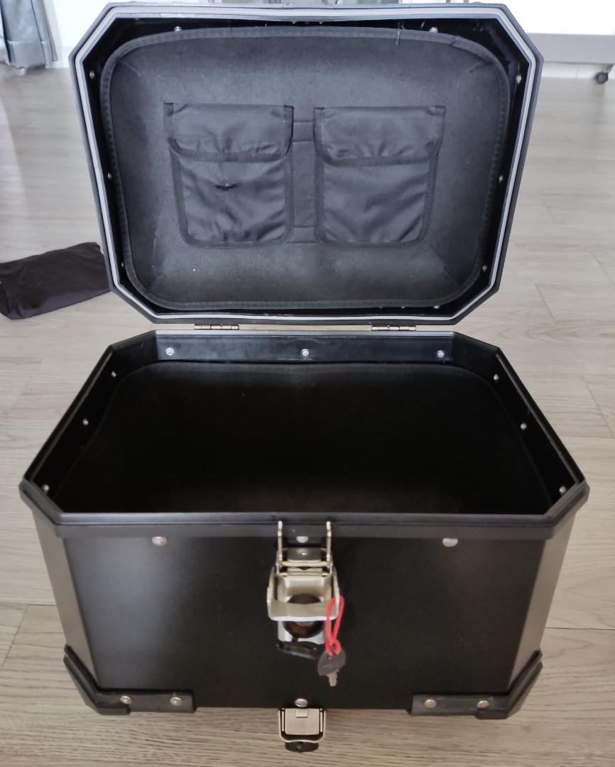 Top box (Category: Motorcycle Accessories) located in Singapore. Submitted by looksseesee (Listing ID 1139246421, Image 2). Description: like new... come with base plate (metal not plastic type).