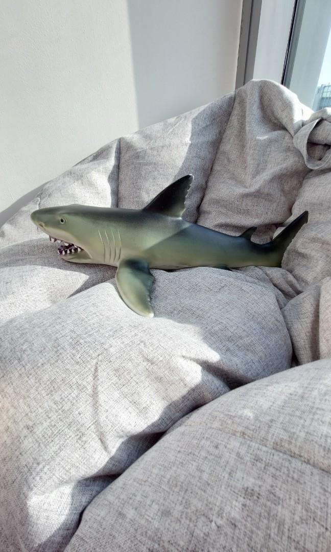 Lifelike baby shop shark toys