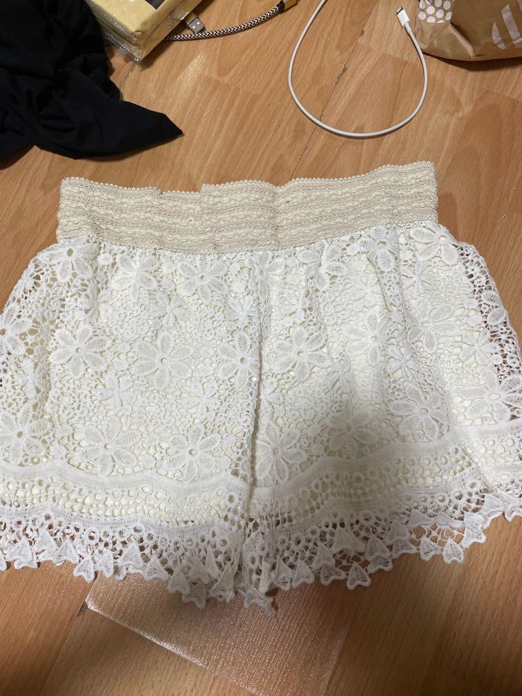 White lace shorts 2025