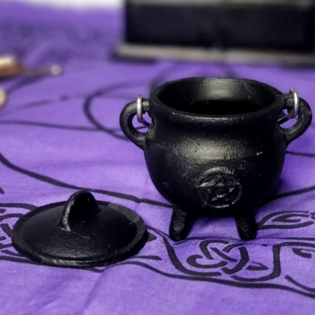 Wiccan Altar tools Set (Category: Religious Items) located in Cavite. Submitted by asianpretty (Listing ID 1139328292, Image 3). Description: Wiccan altar set 6500 bundle.