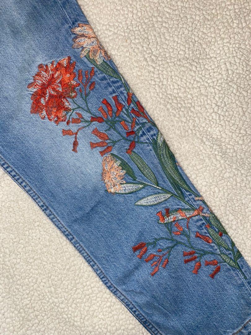 zara embroidered jeans, Women's Fashion, Bottoms, Jeans & Leggings on