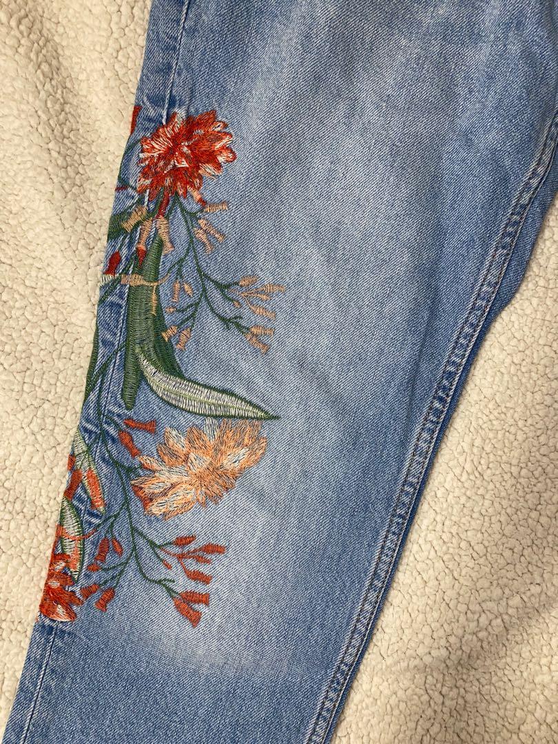 zara embroidered jeans, Women's Fashion, Bottoms, Jeans & Leggings on