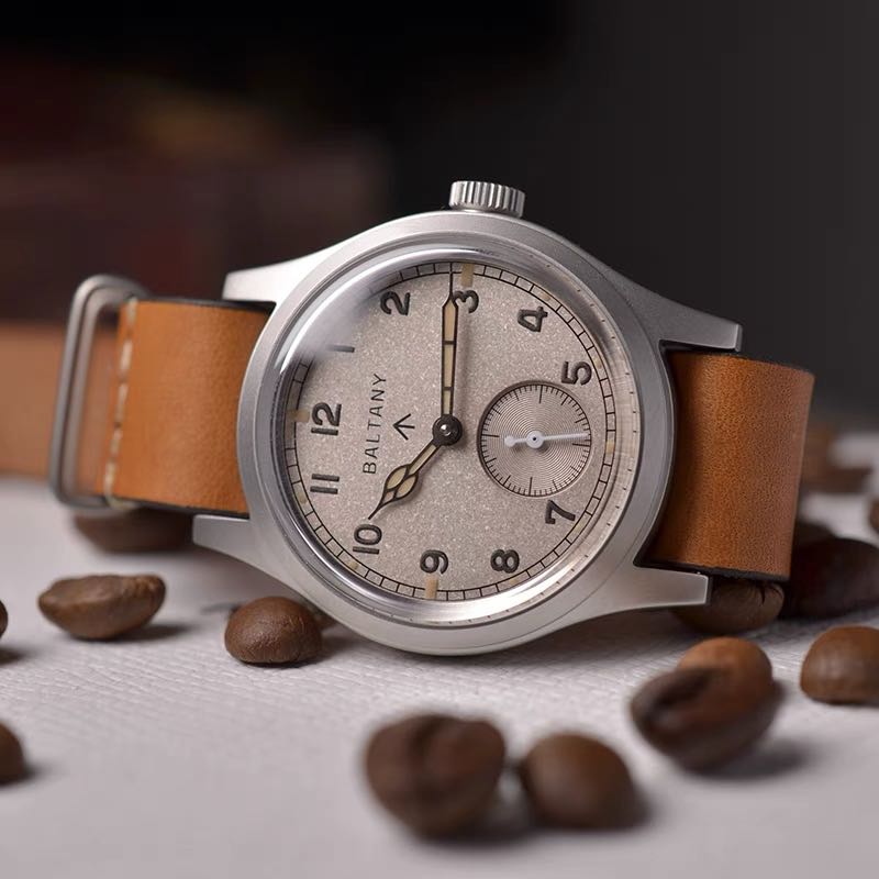 Military shop hand watch