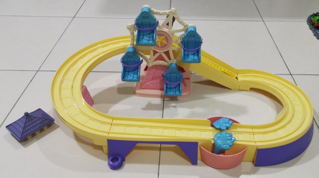 Barbie kelly shop amusement park