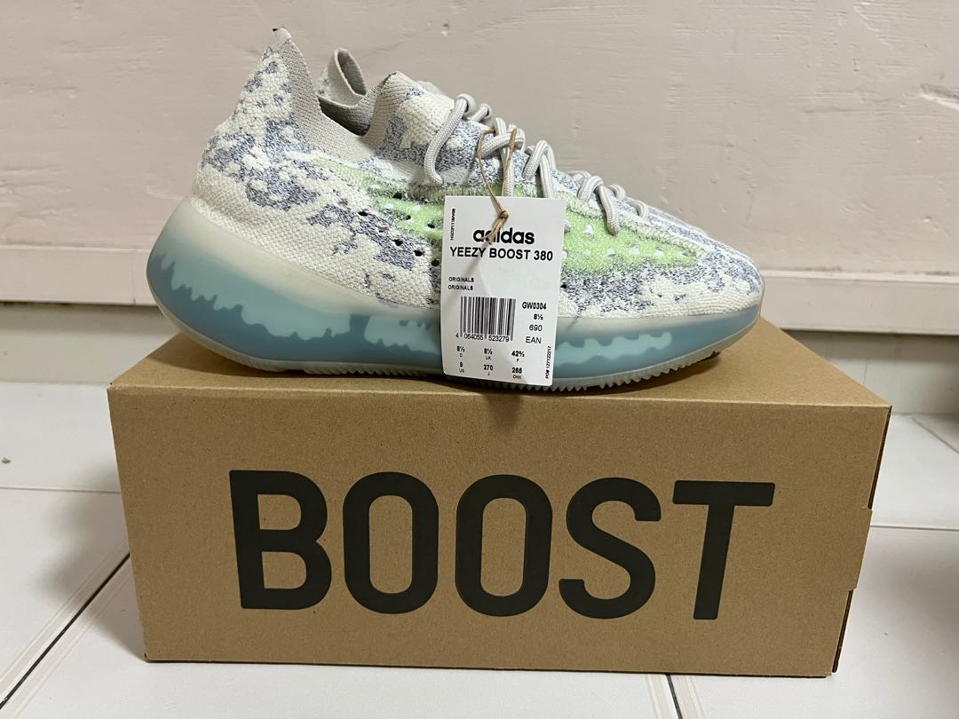 BNWT Yeezy boost 380 size US 9, Men's 