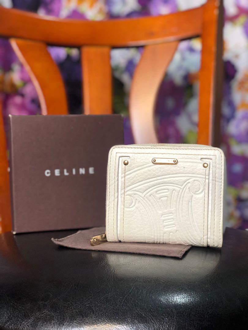 Celine Trumpet Compact Wallet (Category: Luxury Bags & Wallets) located in Mandaluyong City. Submitted by AvekLuxuriesPh2020 (Listing ID 1139535659, Image 1). Description: Guaranteed Original ❗️Money Back Guaranteed 💕No major Flaws, sign of use 💕With inclusion Also post in our FB Page 🚨.