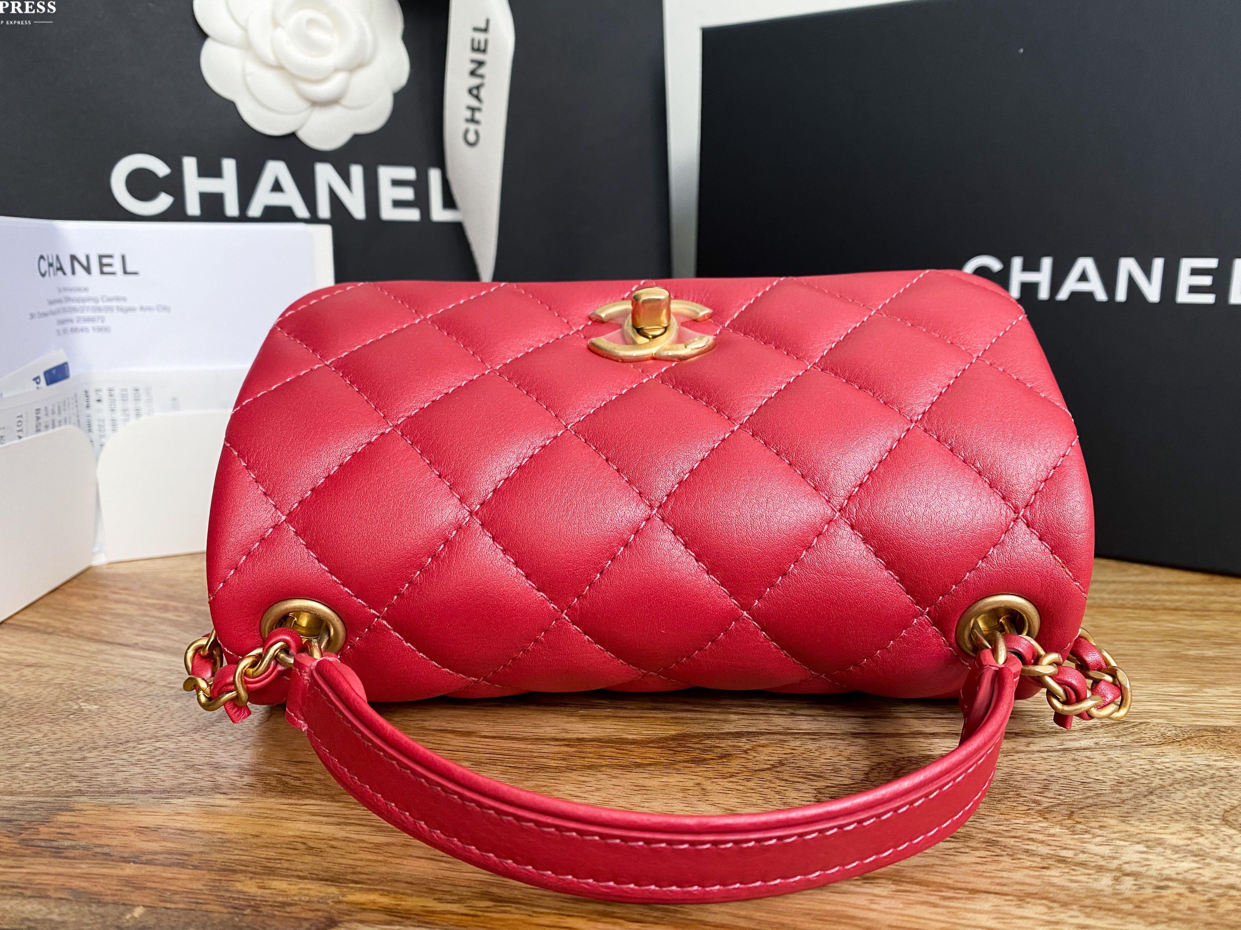 The Complete Guide to the Chanel 22P Classic Mini Handle - PurseBop