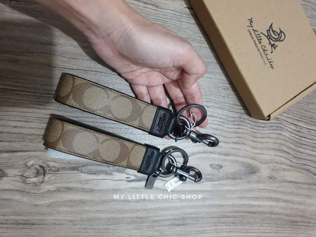 Coach large loop key fob signature canvas tan, Men's Fashion, Watches &  Accessories, Accessory Holder, Box & Organizers on Carousell