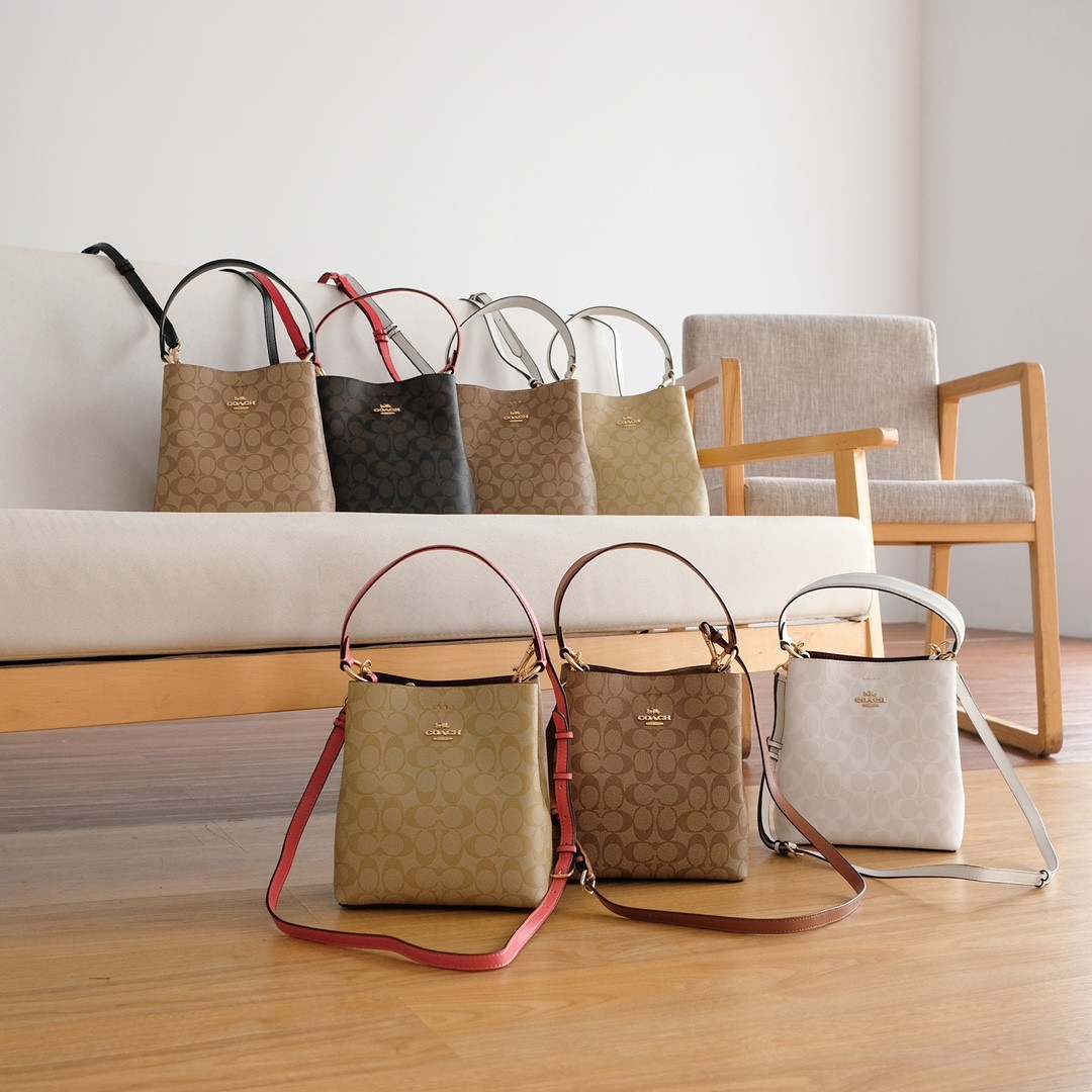 Coach town bucket bag in signature canvas Women s Fashion Bags Wallets Tote Bags on Carousell