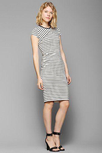 Cotton On Midi Dress (Category: Dresses) located in Quezon City. Submitted by shopMD (Listing ID 1039223139, Image 2). Description: 💕 Cotton On Striped Dress 💕 Very nice in actual, can pass as brand new, thick material 🥰 💕 Size is Small but runs a bit big 💕 RFS: Size too big for me.