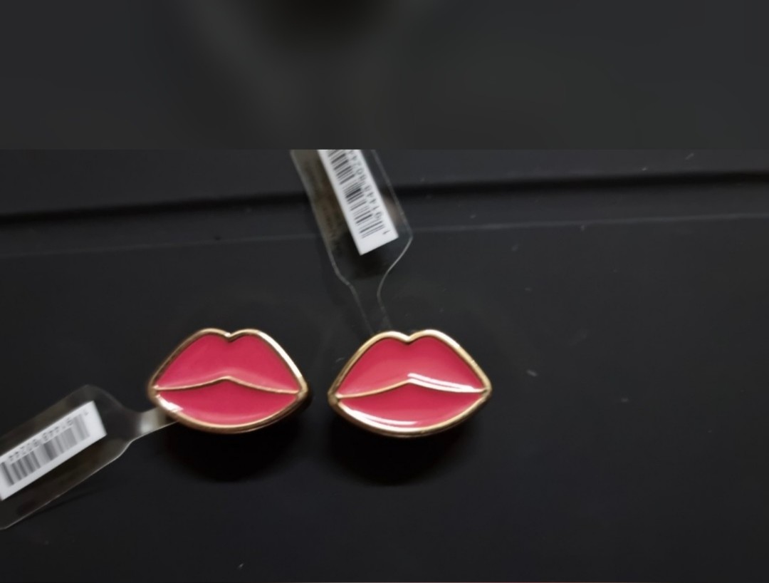 lips jibbitz