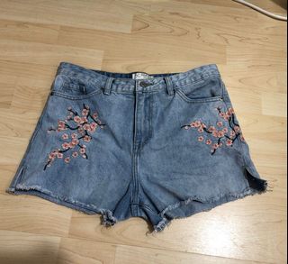 (Category: ) located in . Submitted by qnsbl (Listing ID 1139460727, Image 1). Description: .