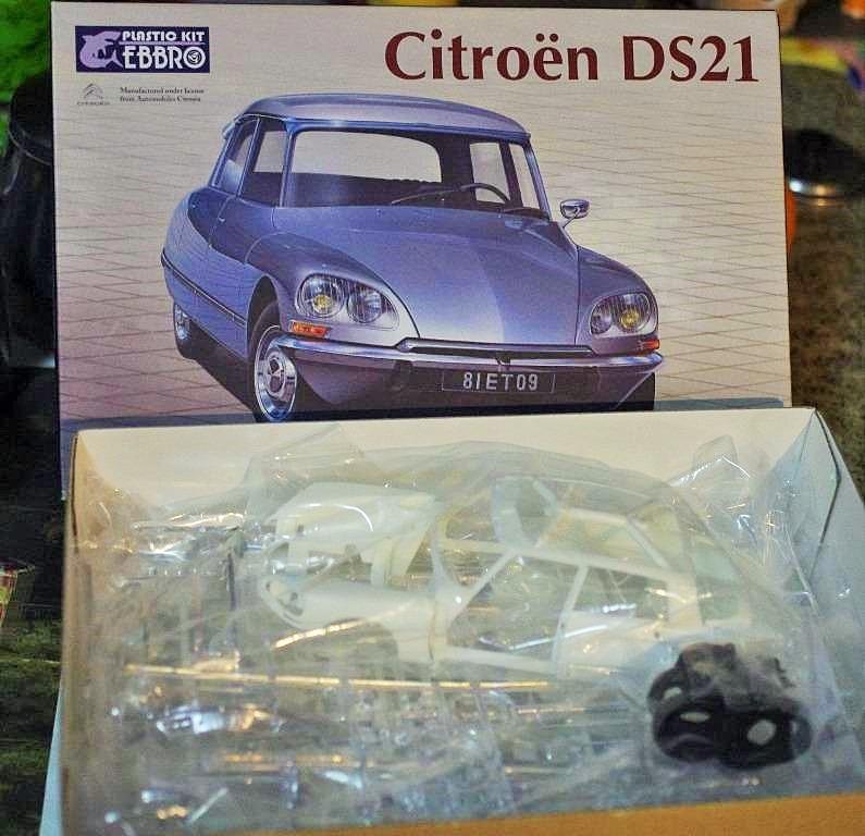 全新-Ebbro-25009-1/24-Citroen DS 21-engine hood & Door optional