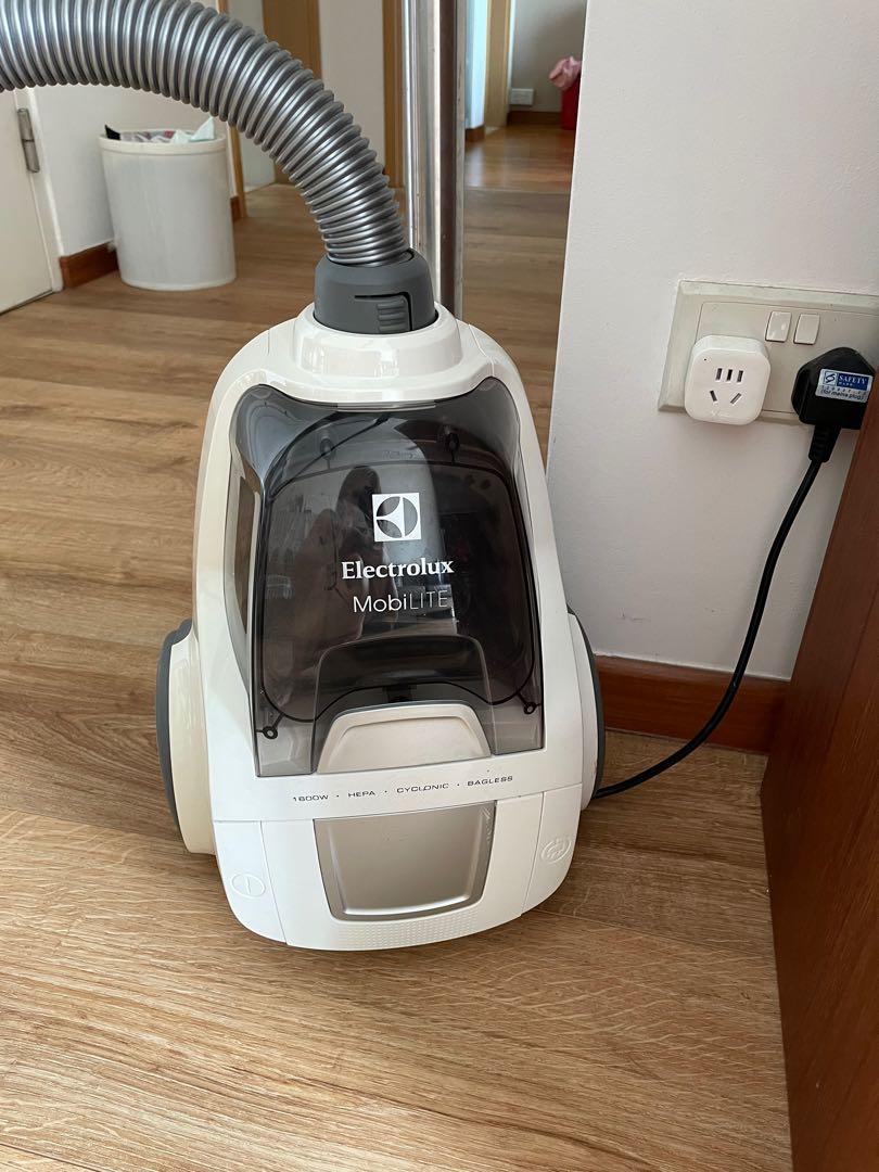 Electrolux Bagless ZLUX1801 Vacuum 
