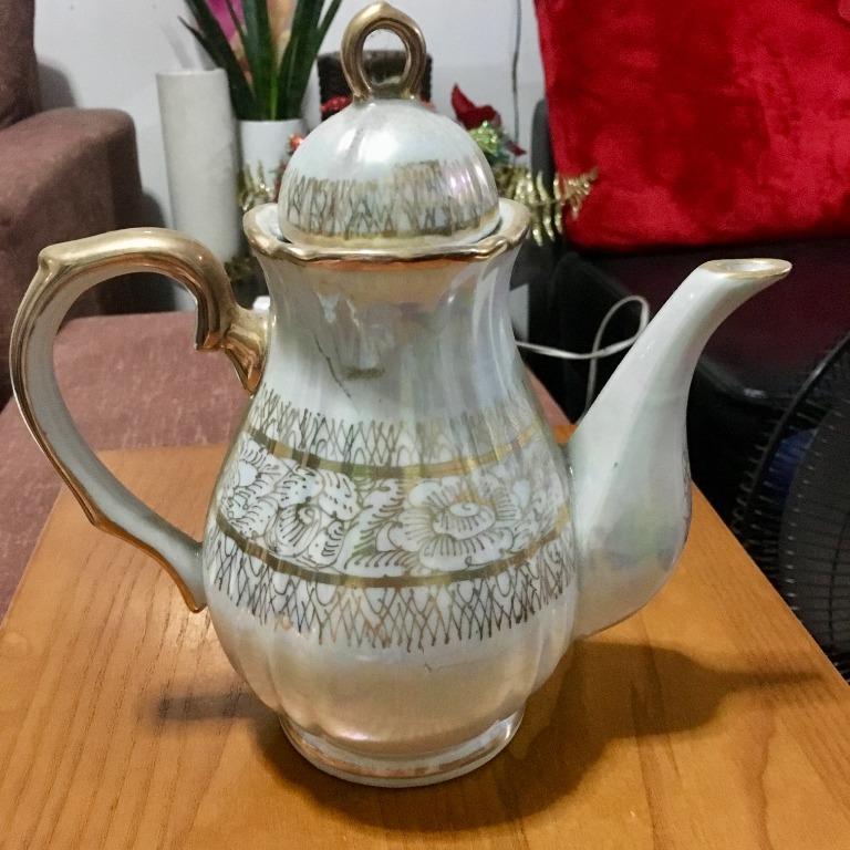 Handpainted Thai Ceramic Tea Kettle (Category: Coffee & Tea Tableware) located in Valenzuela. Submitted by lovedbyiyaa (Listing ID 1139621589, Image 1). Description: Product of Thailand Ceramic Marked.