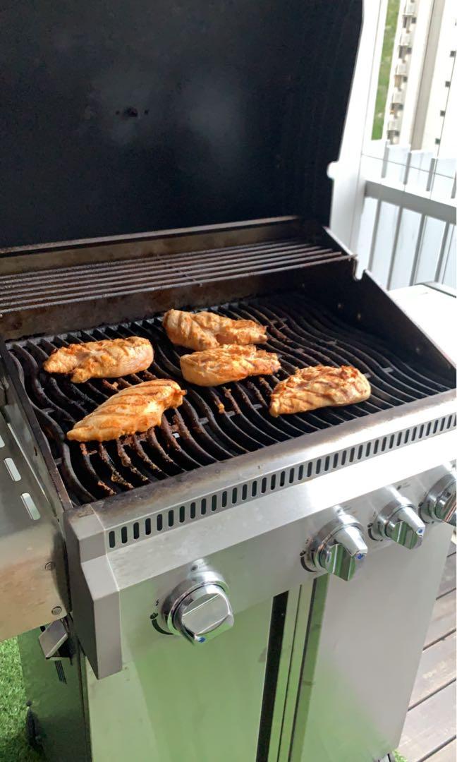 Napoleon Triumph Grill, TV & Home Appliances, Kitchen Appliances, BBQ