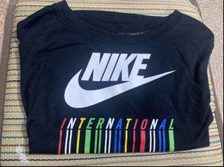 （近全新正品）Nike短板上衣