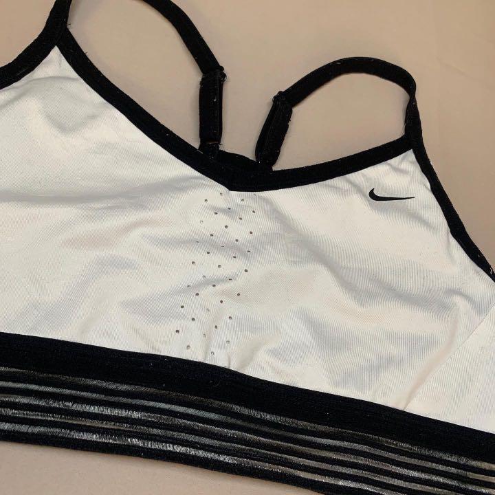 Nike Indy Sports Bra (Category: Activewear) located in Naga. Submitted by nmalemania (Listing ID 1139627427, Image 2). Description: Nike Indy Sports Bra •In good used condition •White na white pa •Flaws: See pictures •With padslot •L on tag .