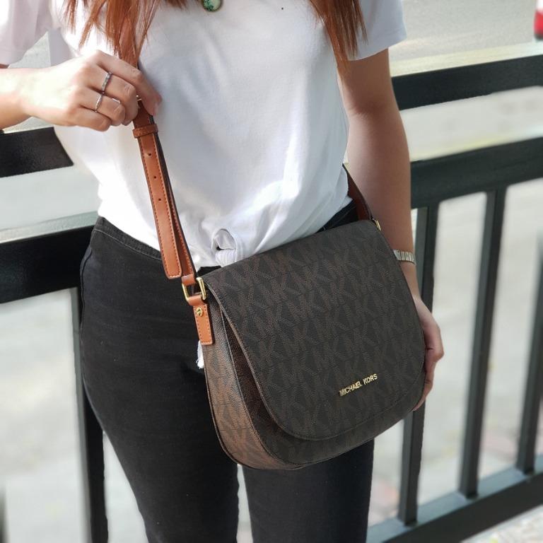 Michael kors crossbody messenger clearance bag