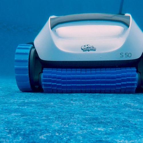 Pool / pond cleaning robot, Home Services, Others on Carousell