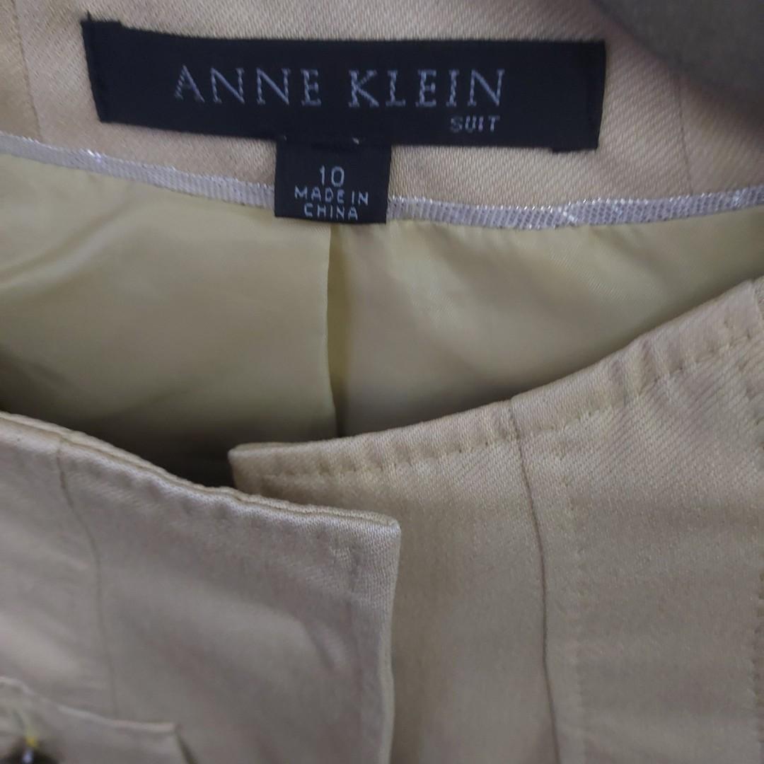Preloved Anne Klein Blazer (Category: Others Tops) located in Mandaluyong City. Submitted by cielo_10 (Listing ID 1139529242, Image 1). Description: preloved Anne Klein Blazer flaws: lost button/upper right and lower left.