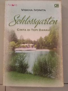 Schlossgarten Cinta di Tepi Danau