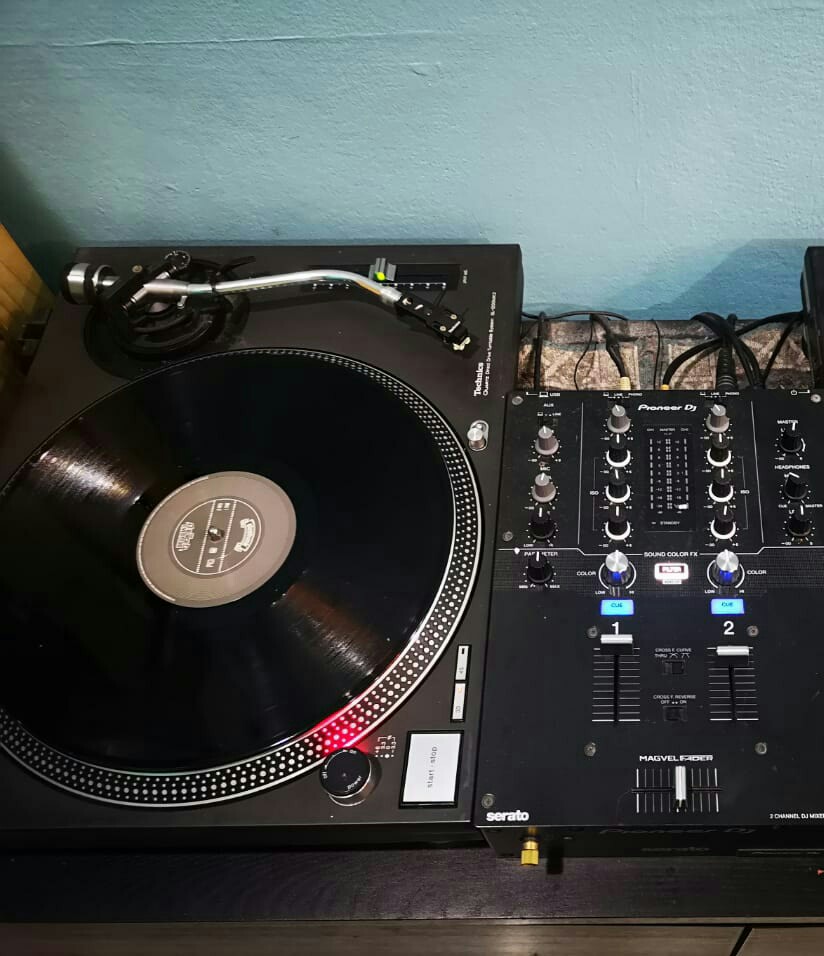 Set DJ..Turntable technics SL1200MK3 & DJM Pioneer