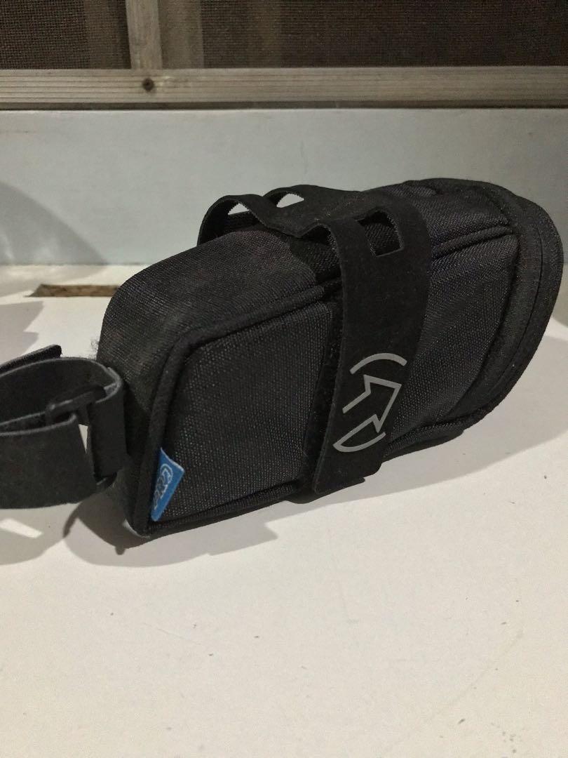 Shimano PRO saddle bag medi/strap, Sports Equipment, Bicycles & Parts