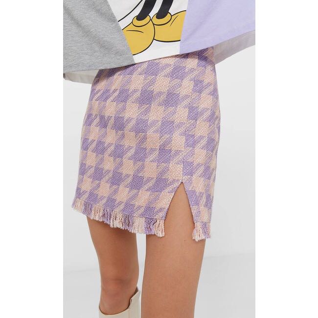 Stradivarius tweed mini skirt check ss21 Fesyen Wanita Pakaian Wanita Gaun Rok di Carousell
