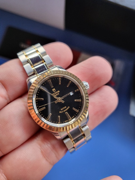 Tudor style hot sale gold