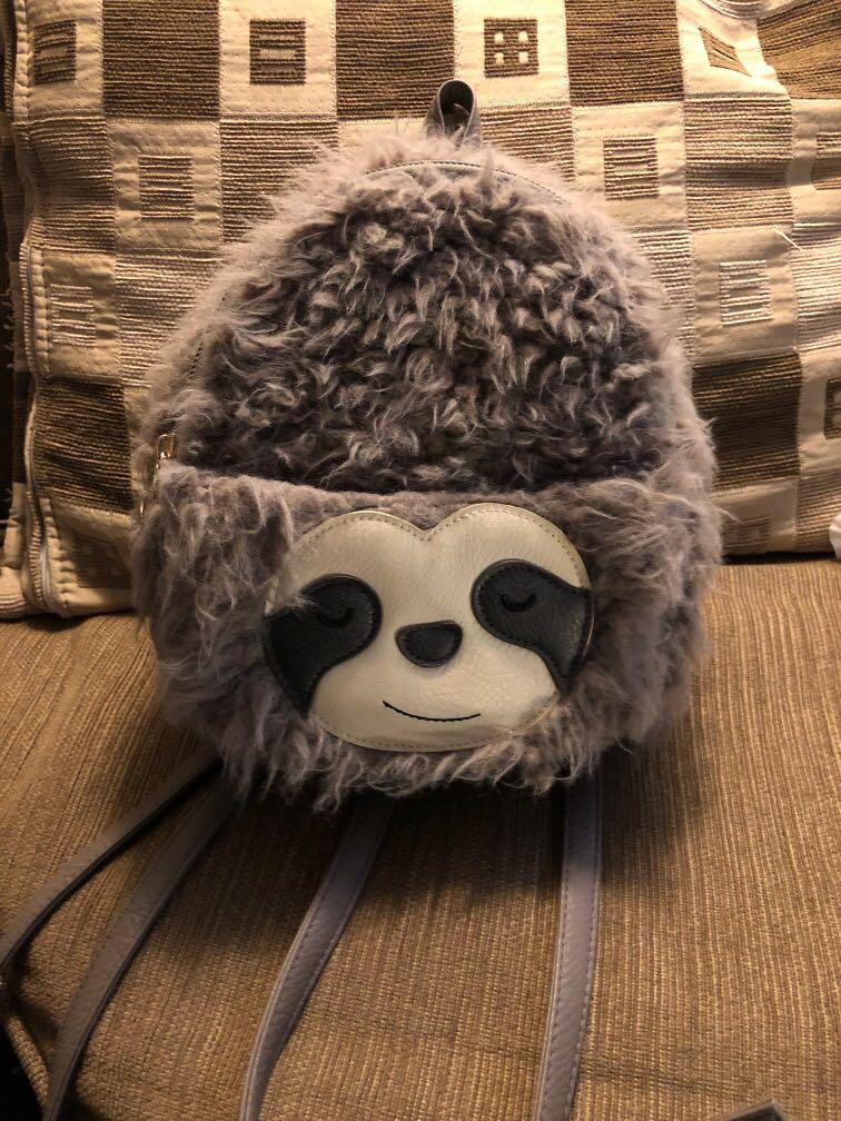 Sloth outlet cushion typo
