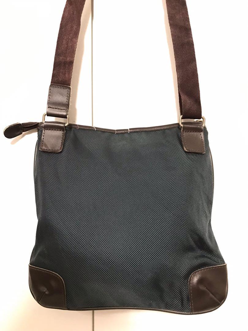 Viamonoh Original Branded Sling Bag, Fesyen Pria, Tas & Dompet , Tas