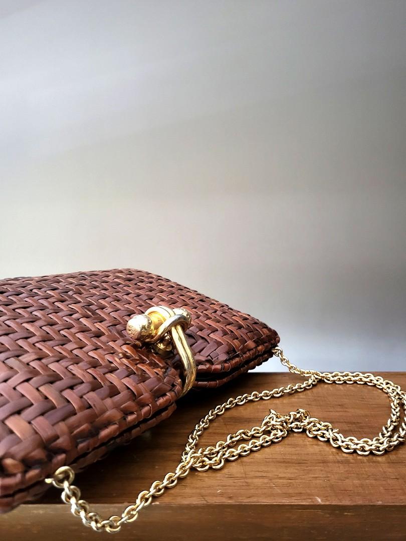 Vintage Shoulder bag (Category: Purses & Pouches) located in Pasig City. Submitted by yourgotobag (Listing ID 1139427784, Image 2). Description: .