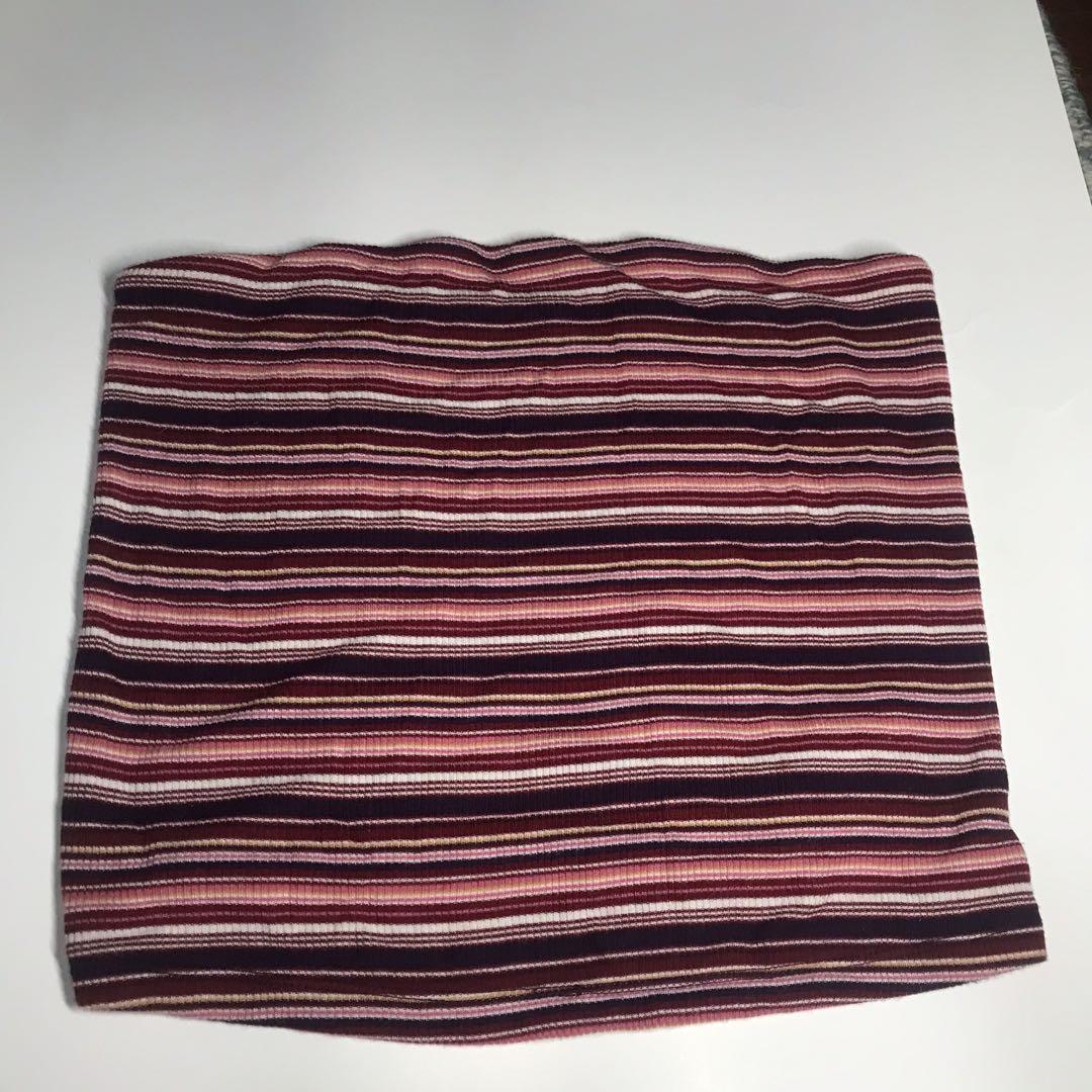 American Eagle Striped Tube Top (Category: Others Tops) located in Cainta. Submitted by dakobert (Listing ID 1139723750, Image 2). Description: - pm me for when worn and exact dimensions - has the high quality garterized thing at the top (bought in the US!).
